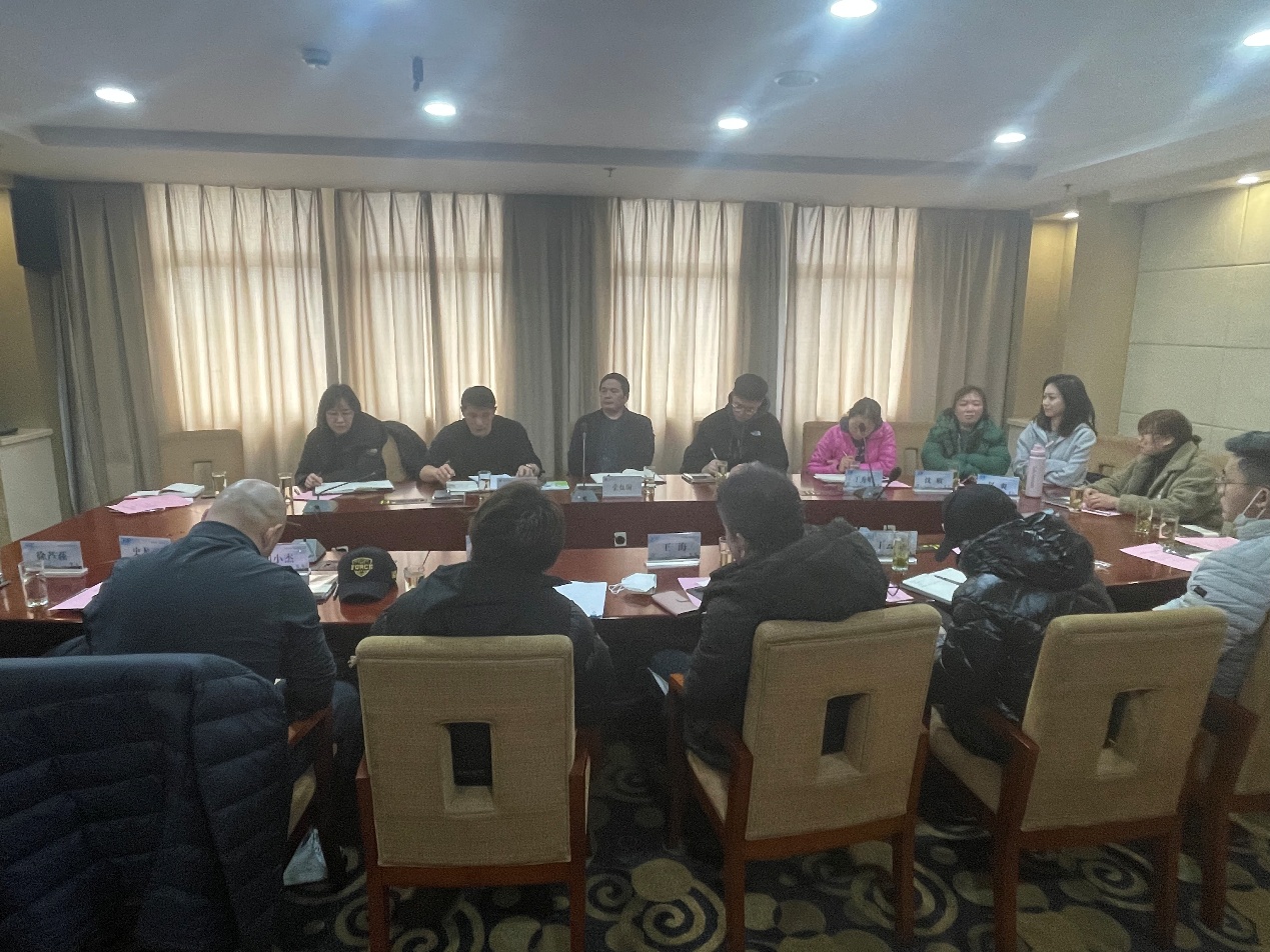开会中 开会中