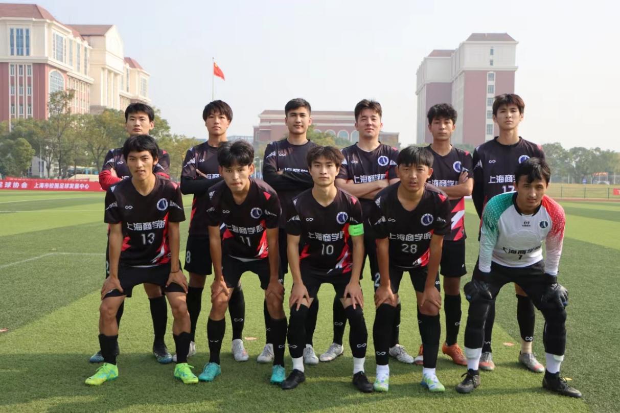 首发11人合影 首发11人合影